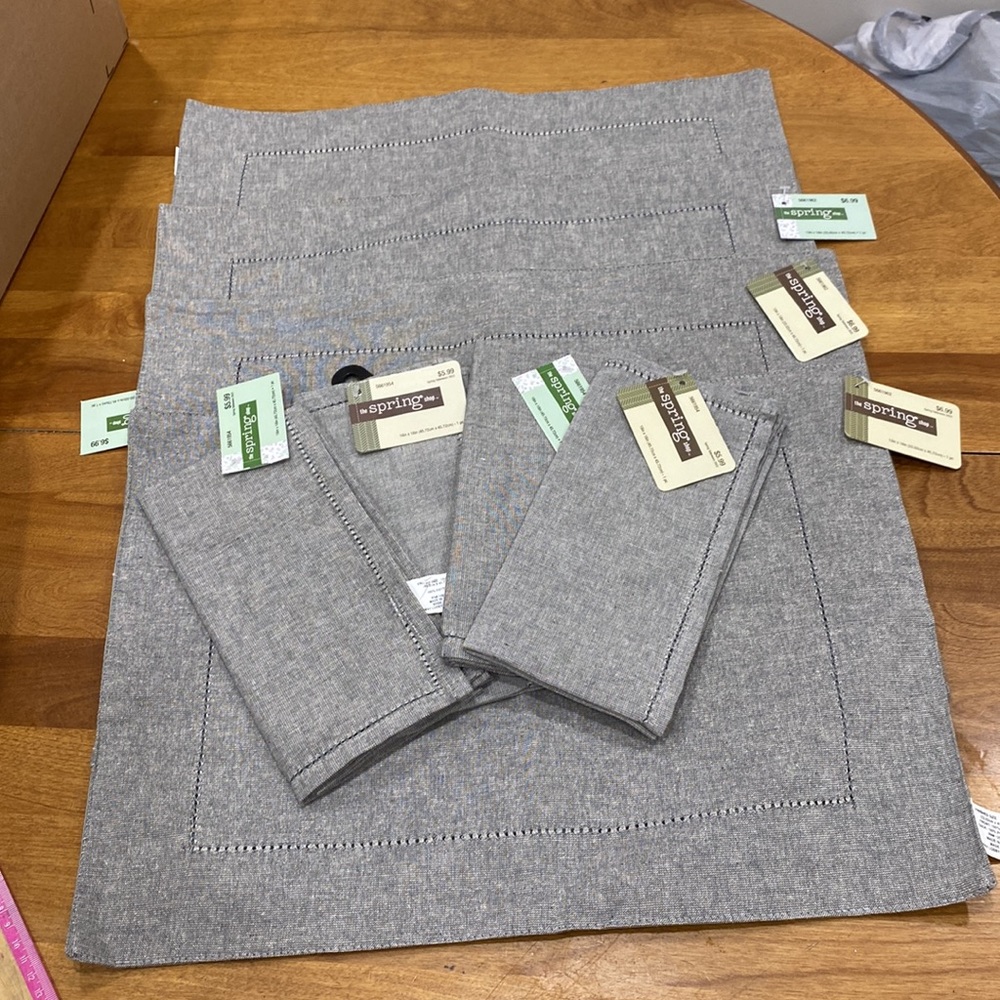 NWT.  8piece, placemats/napkin set.